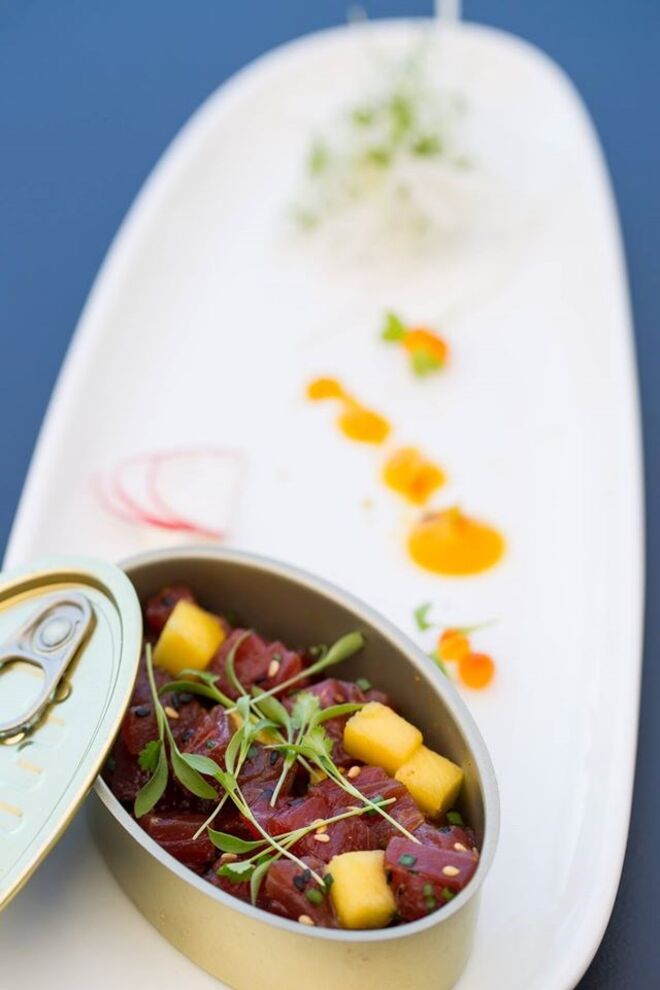 Sushic Mercado: Considerado o 2º melhor restaurante japonês fora do Japão, segundo o TripAdvisor, o Sushic, tem um espaço no novo mercado de Algés, em Oeiras.. Paragem obrigatória! [Rua General Humberto Delgado, Mercado de Algés, Oeiras]