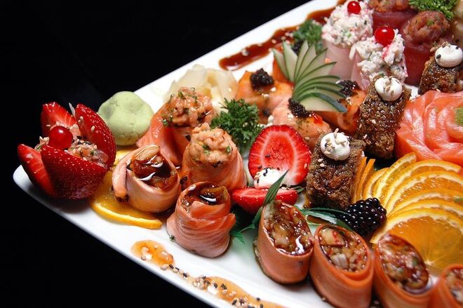 Sushisan Expo: Esqueça tudo o que sabe ou julgava saber sobre comida japonesa. O restaurante Sushisan faz um upgrade às técnicas ancestrais e aos ingredientes mais tradicionais do Sushi para criar sabores únicos e inesperados. [Av. João Crisóstomo, 38A, Rua Nova de São Mamede (Lisboa), Alameda dos Oceanos, 4.43.01R (Expo) ]