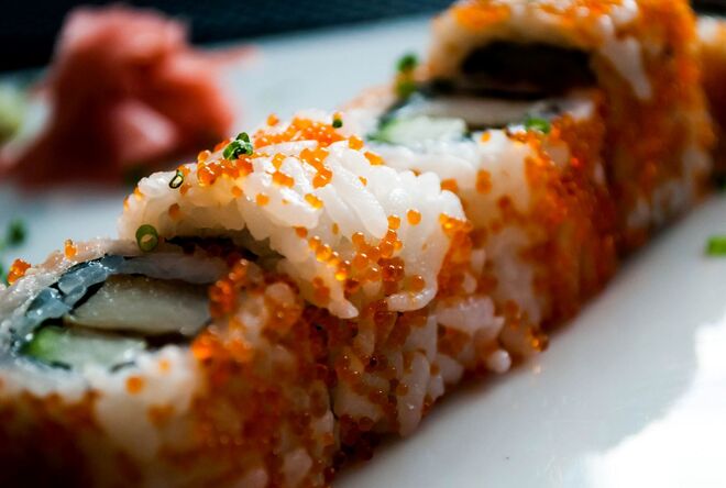 Gustus & Sushi Alentejano: aqui fundem-se sabores alentejanos com os tradicionais elementos japoneses. Uma opção para os apreciadores de sabores distintos e fortes. [ R. Ramalho Ortigão 9 e 10A]