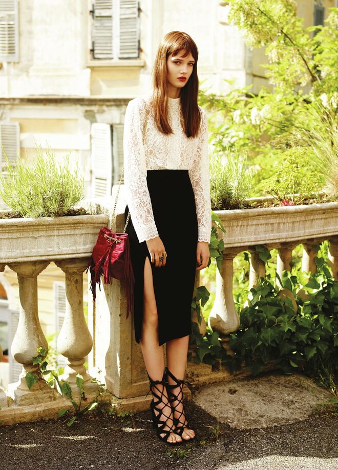 Blusa €17, Saia €10, Carteira €14, Sapatos €26