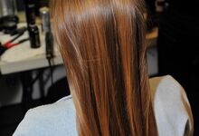 21-08Vasco Freitas para Hibu - Passo 1: Aplicar o protetor de cabelo Fabricate 3, escovar e esticar o cabelo com placa ou secador e escova redonda.