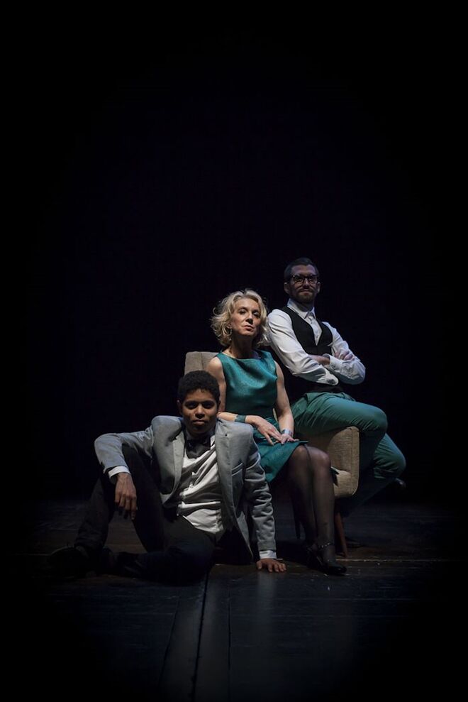 MENOS EMERGÊNCIAS de Martim Crimp ©Alipio Padilha