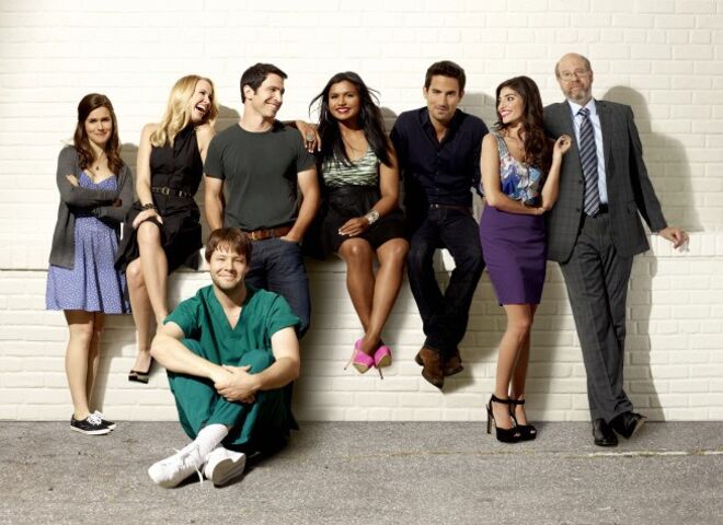 Os episódios românticos da obstetra e ginecologista de sucesso Mindy Lahiri, (na realidade, Mindy Kaling) giram tanto à volta da sua vida pessoal como profissional, e o seu maior sonho é a procura (incessante) pela harmonia entre estes dois mundos.