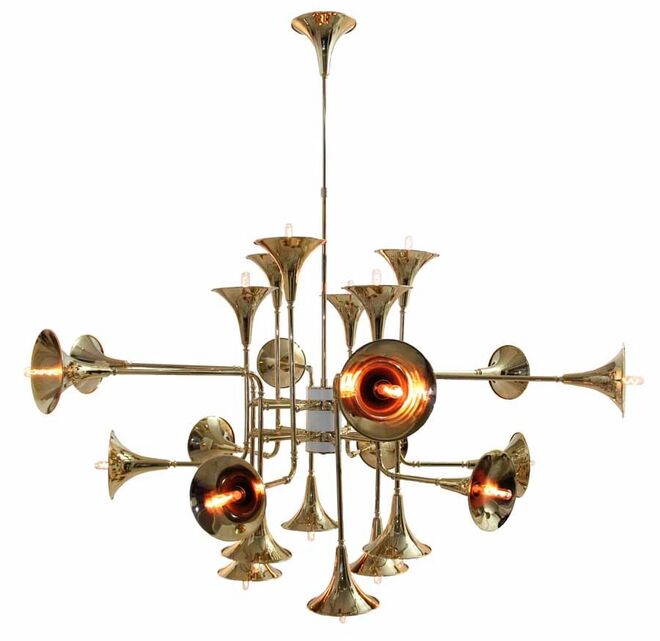 Iluminação cénica | Utilize bem todos os candeeiros que tiver em casa, sejam eles caros ou baratos, antigos ou modernos. Uma combinação inteligente resulta num resultado inusitado e, quando colocados estrategicamente, irão criar pontos de luz que transformam o local num cenário calmo para que o cair da noite se torne todos os dias um momento único. 