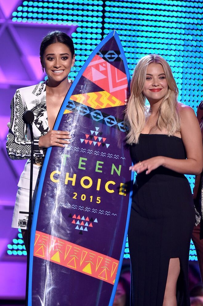Vanessa Ray e Shay Mitchell