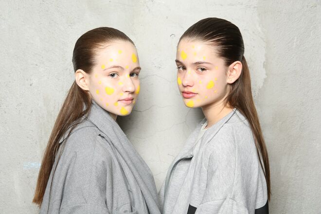 Looks de Vasco Freitas para Hibu "Sleek and Tight"