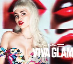 Miley Cyrus para a MAC Viva Glam