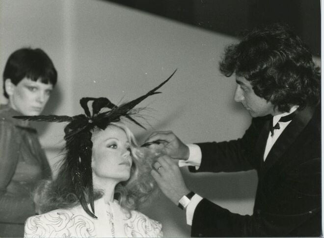 Num show, a preparar um penteado