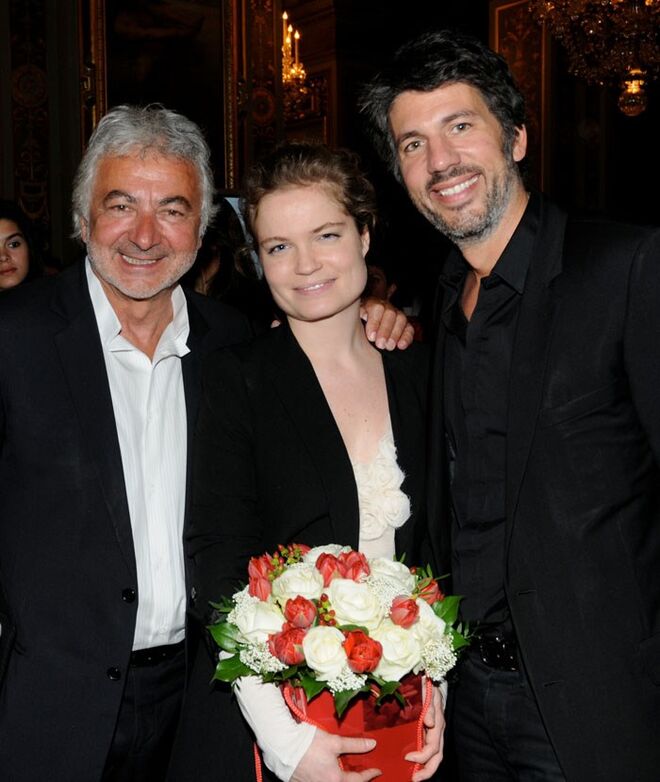 Com o filho e Sarah Biasini