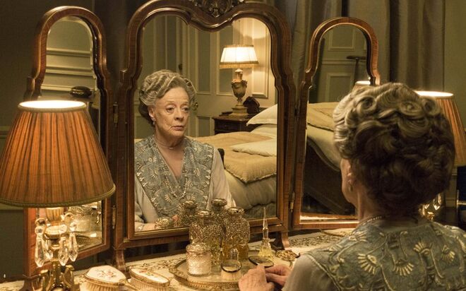Conseguirá a ironia de Violet evitar momentos menos bons em Downton?