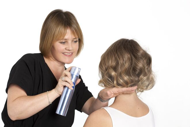 7. Finalize com NIVEA Styling Laca Volume Care.