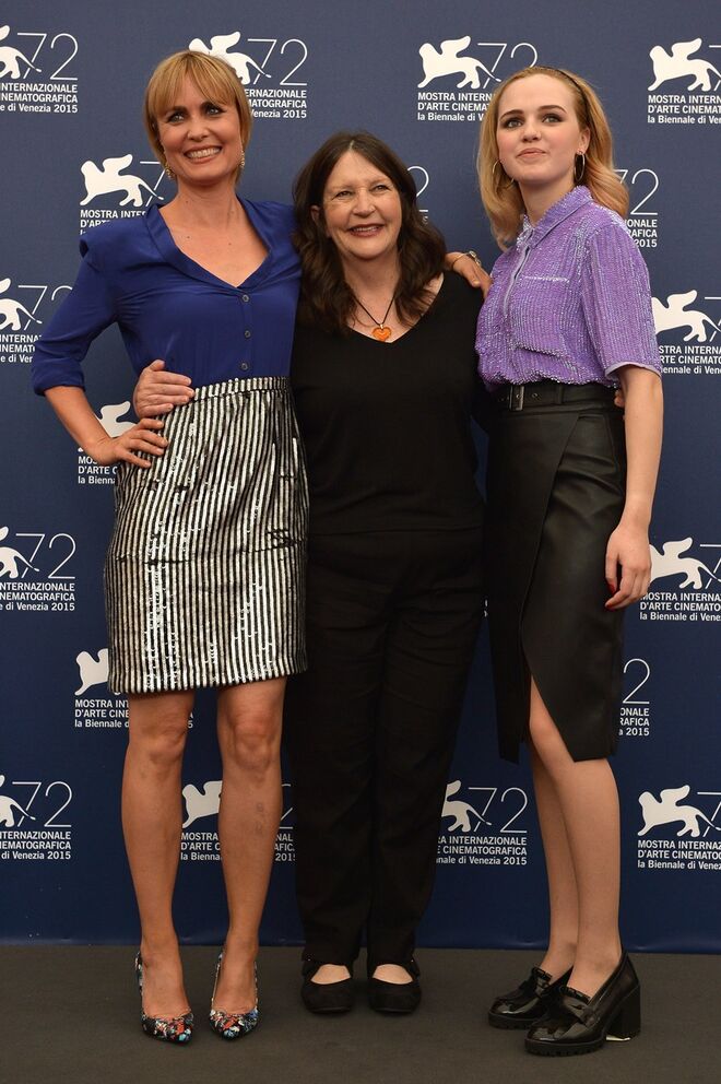 Radha Mitchell, Sue Brooks e Odessa Young