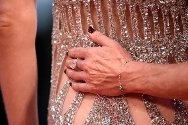 Hilary Rhoda com joias Chopard