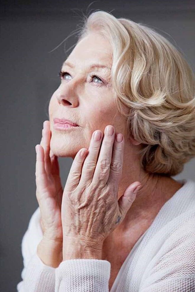 8 | Helen Mirren (para L'Oreal Paris - imagem sem retoques) | Direcione a cara para o foco de luz, fazendo com que esta incida de frente no seu rosto.