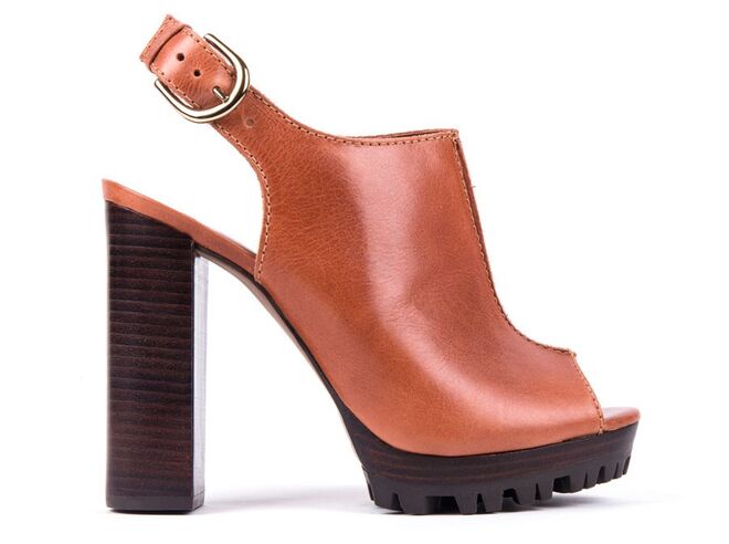 Zilian, Sapatos em pele camel, €89.90