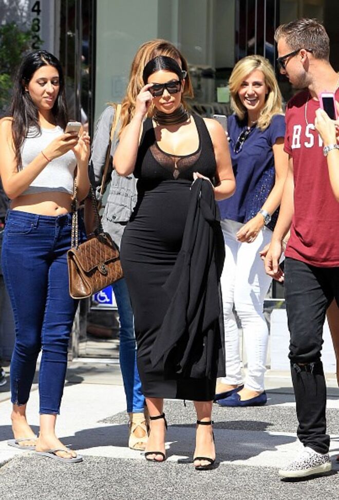 Vestido Wolford, Colar Balmain, Óculos Céline e sandálias Manolo Blahnik