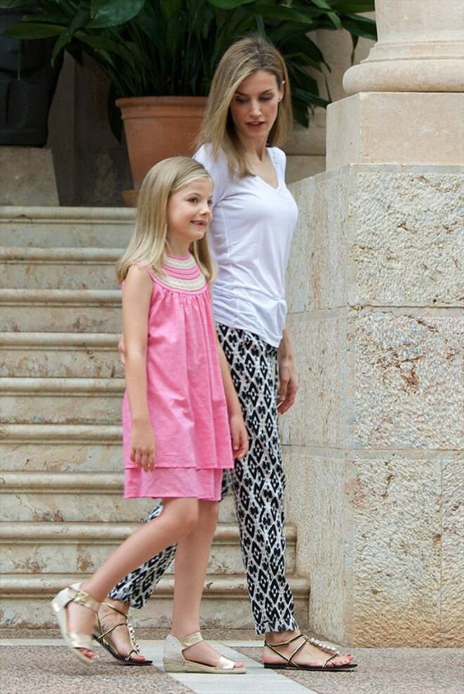 Camisa branca e calças estampadas da coleção Boss Orange de Hugo Boss