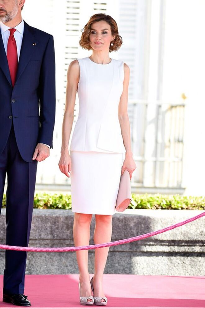Mais um look minimalista na recepção ao Presidente do Peru