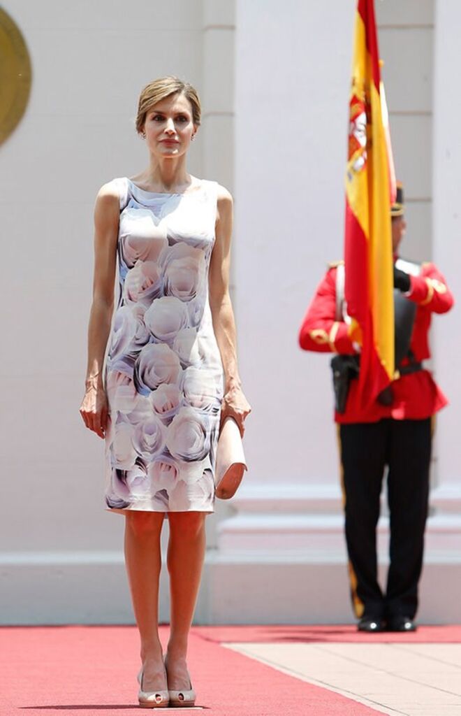 No palácio presidencial de El Salvador, com um vestido Hugo Boss