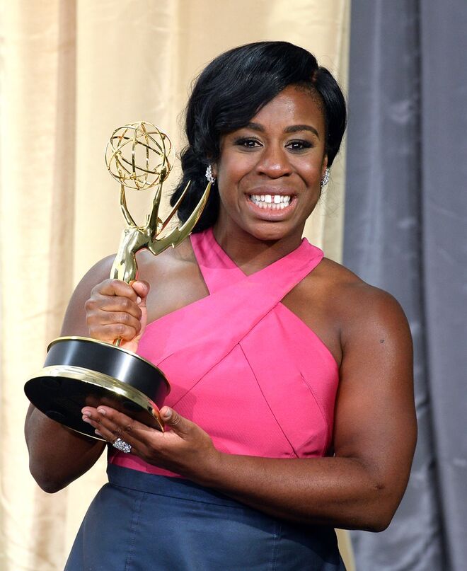 Uzo Aduba | Em entrevista à revista Glamour, a atriz Uzo Aduba descreveu um dos pedidos muito estranhos (e fora de horas) que fez à sua assistente: “desde pequena que adoro uma sanduíche muito específica, com peru, alface, tomate, pickles, queijo americano e maionese extra. Uma vez (…), eram umas dez da noite, perguntei à minha assistente, que não vive perto de mim, se me poderia ir buscar uma dessas sandes e se poderia trazê-la a minha casa.”