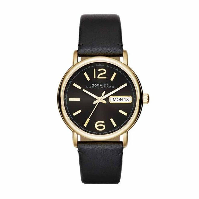 30 | Classe urbana | Relógio em aço com pele, €239, Marc by Marc Jacobs 