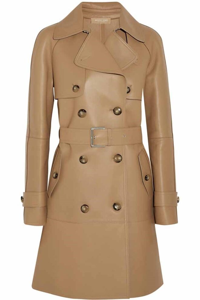 30 | Classe urbana | Trench-coat em pele, Michael Kors (preço sob consulta)