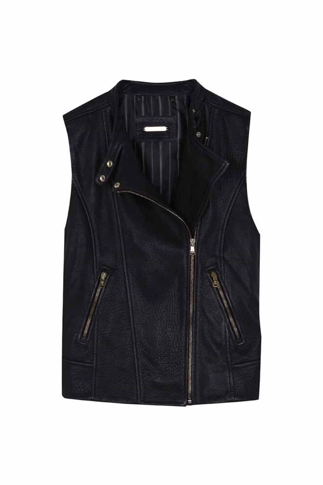 20 | Free Style | Colete em pele, €179, Massimo Dutti