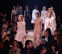 Alexander McQueen para primavera/verão 2016