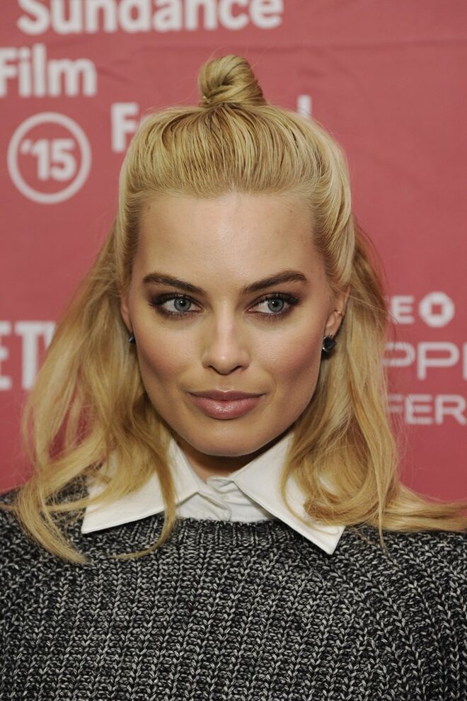 HALF BUN: Margot Robbie