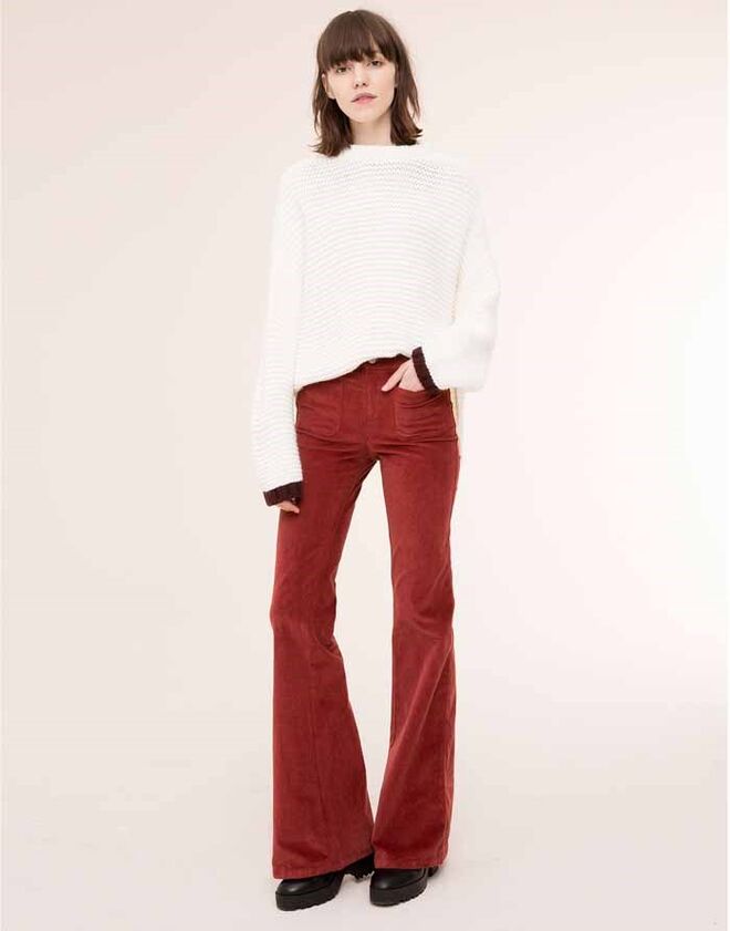 7 | CALÇAS À BOCA DE SINO | Pull&Bear, 25,99€ 