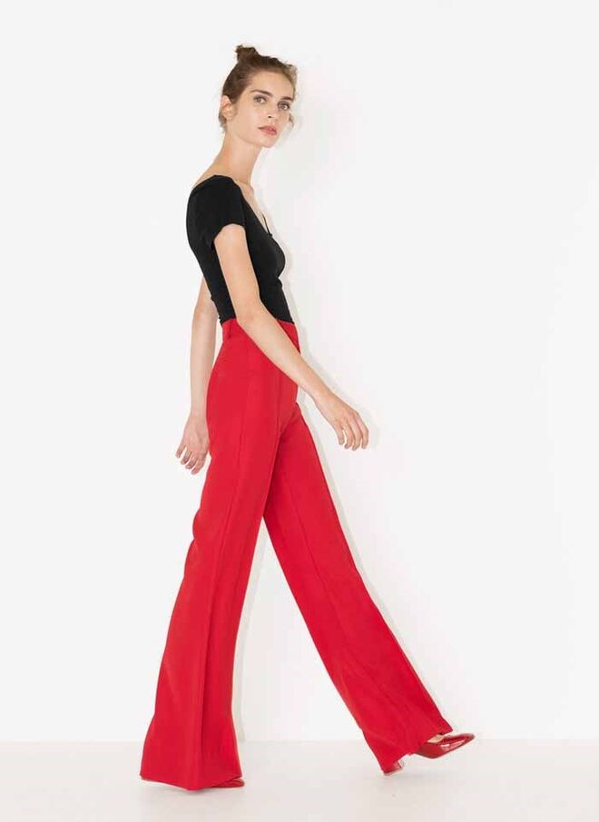 7 | CALÇAS À BOCA DE SINO | Uterqüe, 89€ 