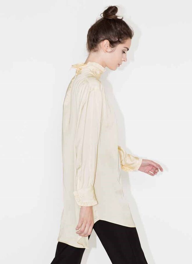 2 | CAMISAS VITORIANAS | Uterqüe, 79€