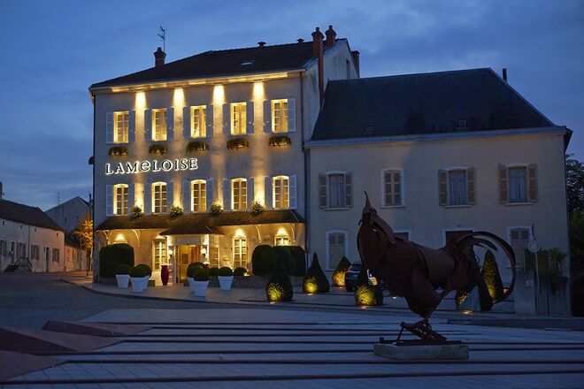 MAISON LAMELOISE - O espaço do Chef Sat Bains é detentor de 2 estrelas Michelin e é vencedor do prestigiado prémio Great British Menu da BBC. Preço médio: €115-170, Lenton Lane, Nottingham, Reino Unido