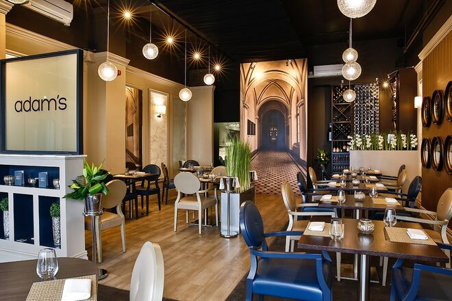 ADAM’S - Um restaurante de decoração moderna, que inicialmente abriu como espaço de formação, e que já conta com 1 estrela Michelin. 21ª Bennetts Hill, Birmingham, Reino Unido