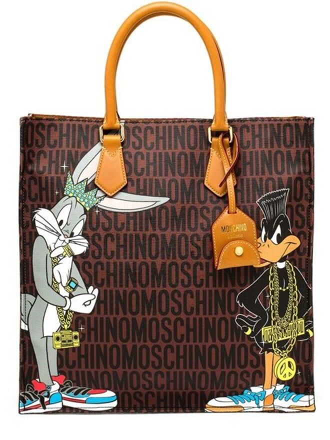Moschino, €621 em farfetch.com