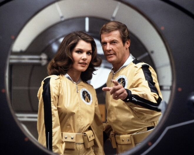 Lois Chiles - Moonraker (1979)