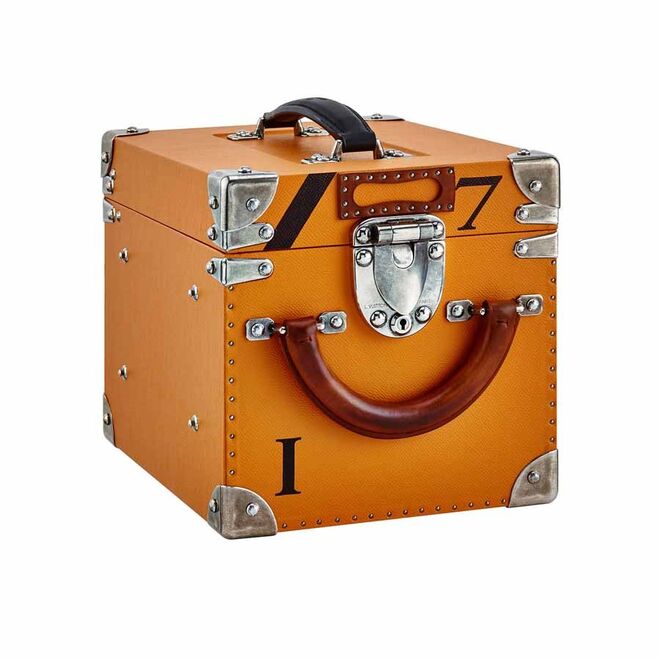 Carteira em pele com metal, Louis Vuitton (preço sob consulta)