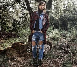 Stradivarius Chloe in the woods