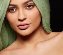 Kylie Jenner lança 'Lip Kit'