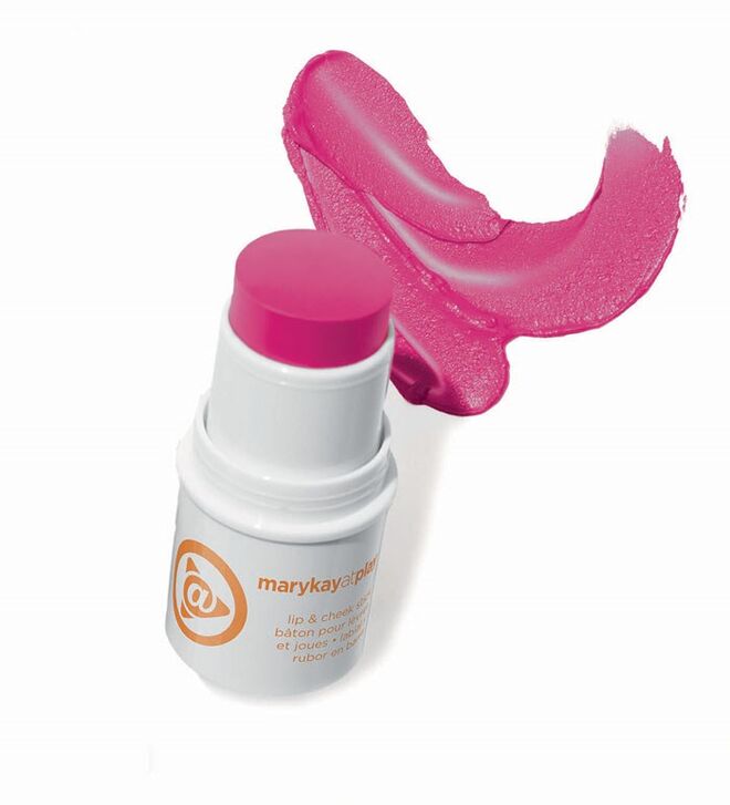 Novo Blush e Baton Mary Kay at Play em duo de Edição Limitada. Disponível nos tons Razzleberry e Peach Pop estes duos multifacetados conferem um look apetitoso e natural, mesmo a tempo de toda e qualquer ocasião.
