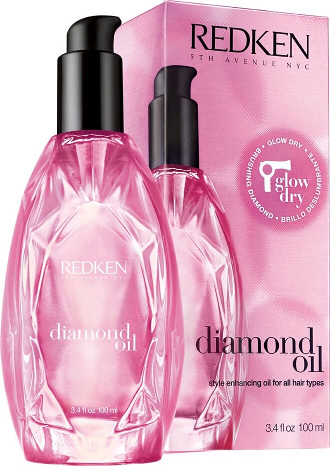 Redken lança o novo DIAMOND OIL GLOW DRY, com tecnologia ativada pelo calor para melhor secagem de cabelo. Disponível nos salões parceiros Redken.