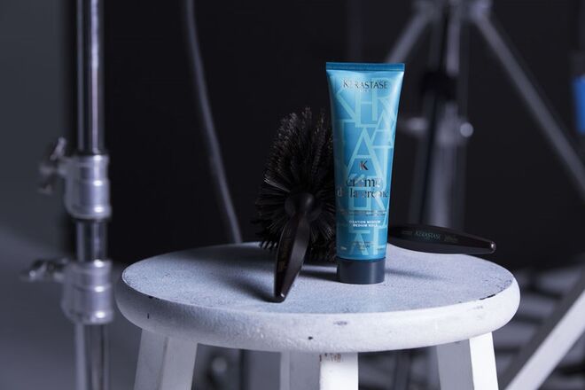 Crème de la crème, Kérastase. Formulado para controlar o volume, e especificamente para as mulheres com cabelo grosso e rebelde, sem que o cabelo fique pesado. Reveste os fios capilares com uma película ultra-fina, deixando o cabelo brilhante e com estrutura!