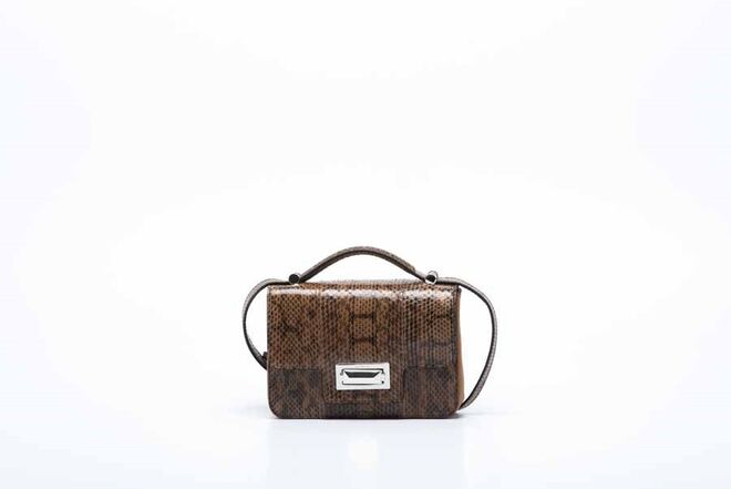 20 | Carteira em pele, €649, Max Mara 