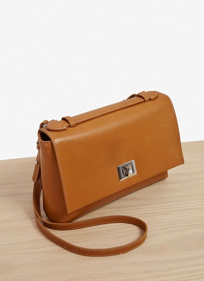 Adolfo Dominguez, agora €77