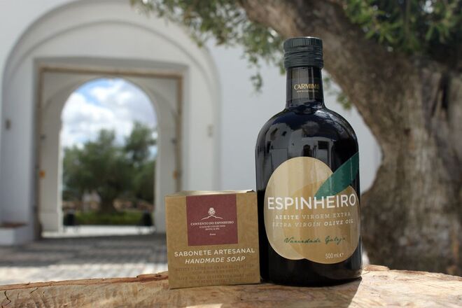 Azeite e Sabonete Artesanal Convento do Espinheiro, €25 e 10€