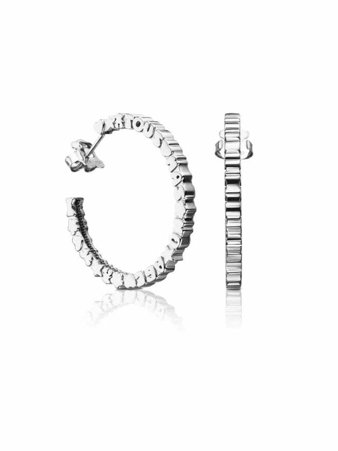 CINQUENTAS | Brincos em prata, €110, Tous