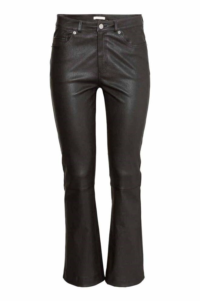 QUARENTAS | Calças em pele, €199, H&M	