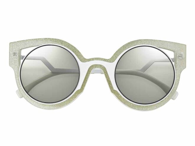 TRINTAS | Óculos com armação em acetato, €390, Fendi
