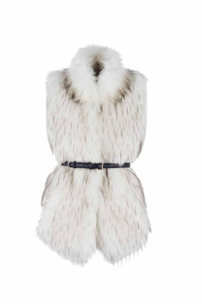 TRINTAS | Colete em pelo, €154, Silvian Heach