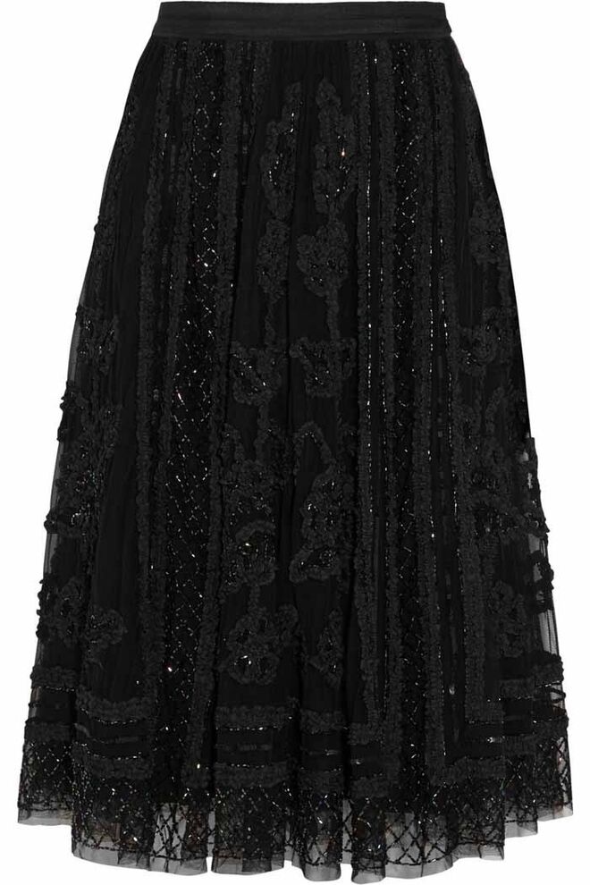 SAIAS&CALÇÕES | Needle & Thread, 247€, em www.net-a-porter.com 